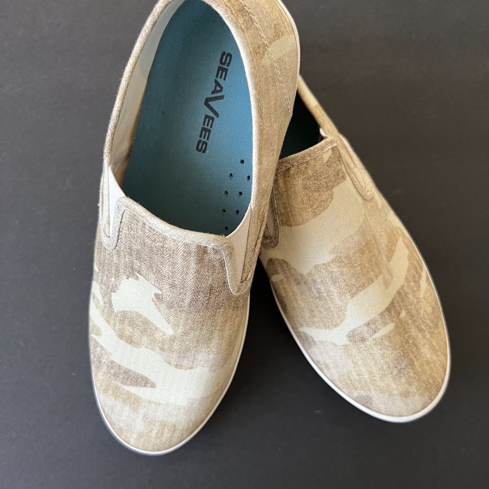 SEAVEES Women's "Baja" Slip-On Sneakers NWOT Size 9.5 - Picture 1 of 7
